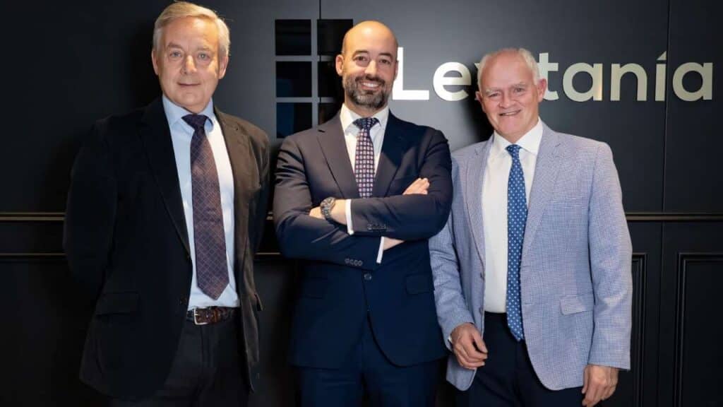 Incorpora a Emilio Hurtado Valiño Como Socio Director